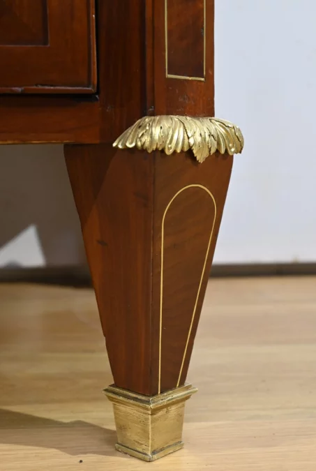 CÓMODA DE LA ÉPOCA LUIS XVI