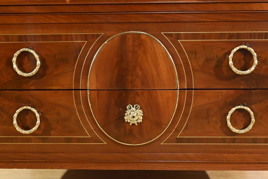 CÓMODA DE LA ÉPOCA LUIS XVI