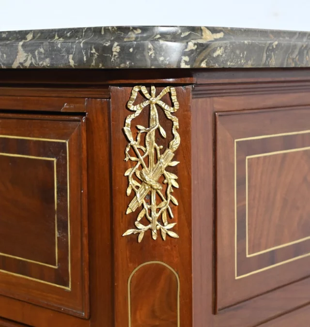 CÓMODA DE LA ÉPOCA LUIS XVI