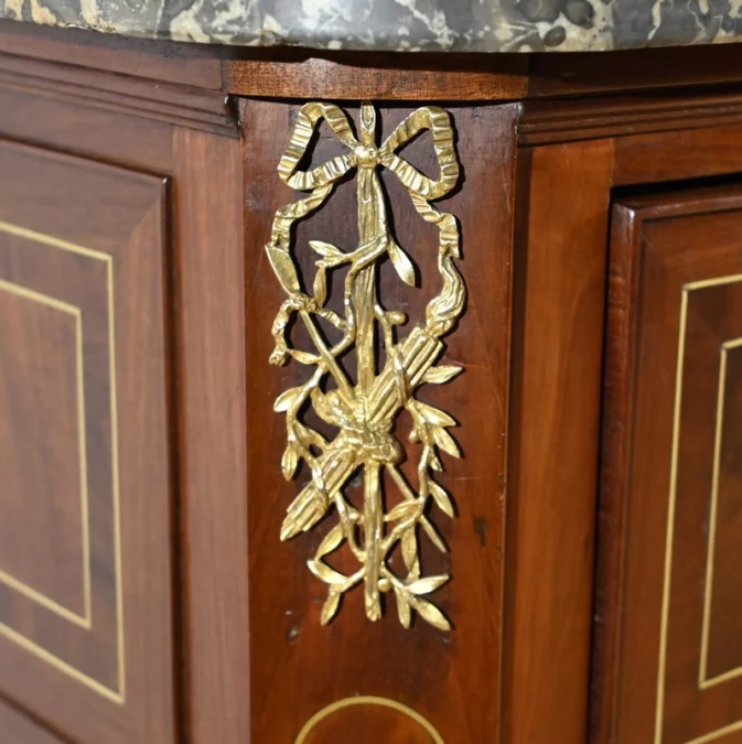 CÓMODA DE LA ÉPOCA LUIS XVI