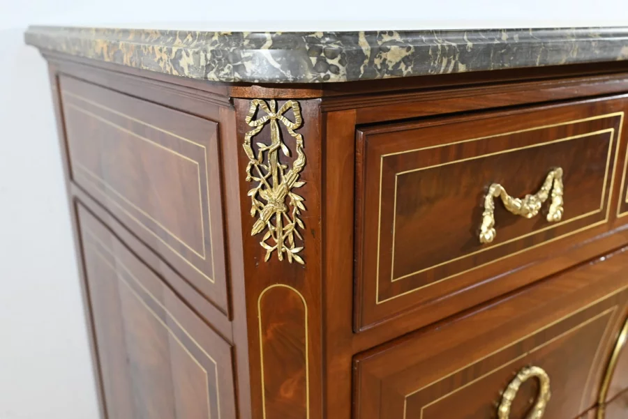 CÓMODA DE LA ÉPOCA LUIS XVI