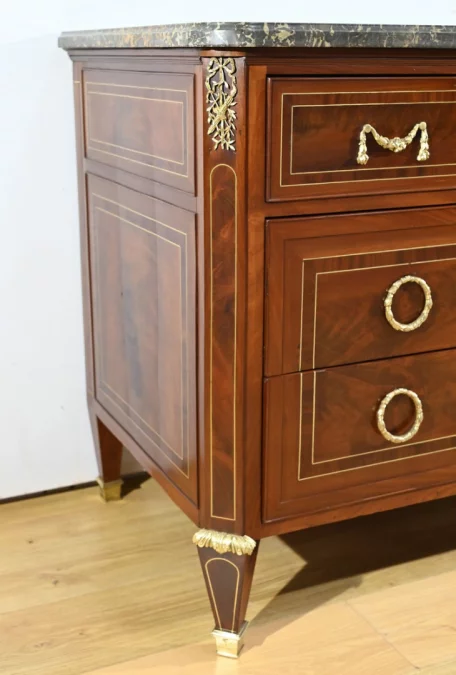CÓMODA DE LA ÉPOCA LUIS XVI
