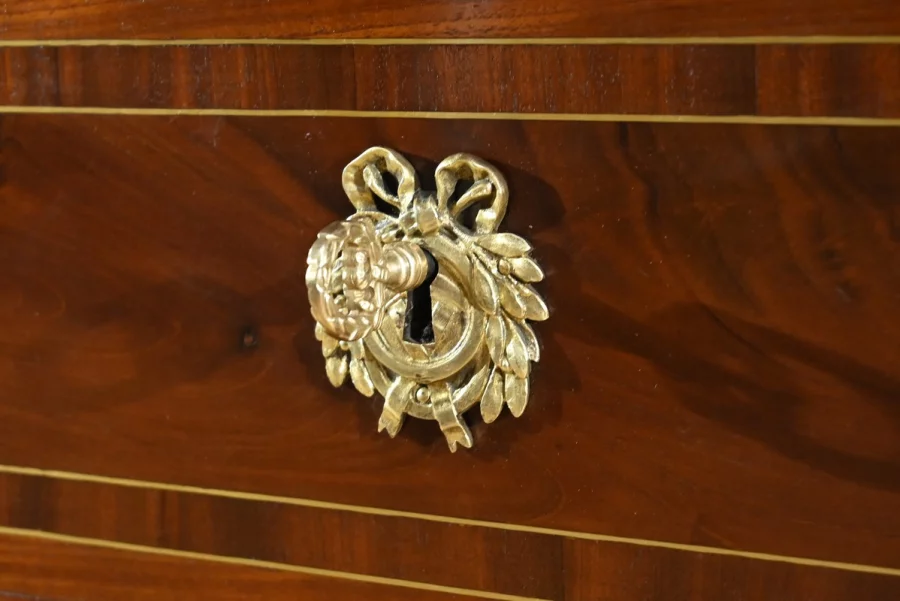 CÓMODA DE LA ÉPOCA LUIS XVI
