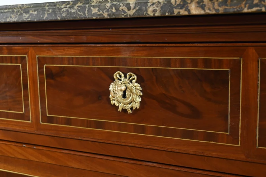 CÓMODA DE LA ÉPOCA LUIS XVI