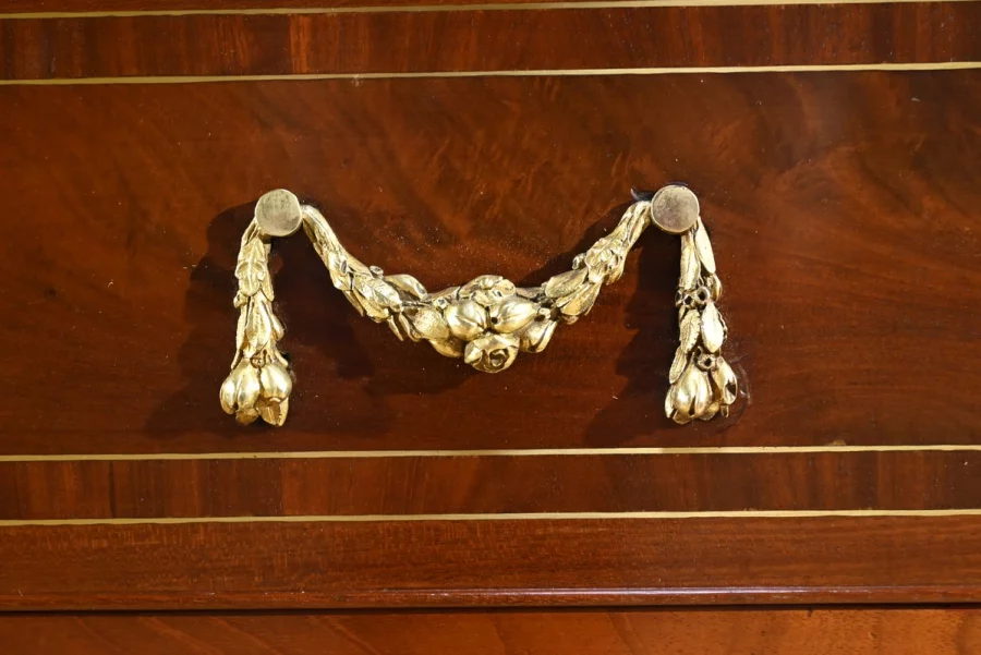 CÓMODA DE LA ÉPOCA LUIS XVI