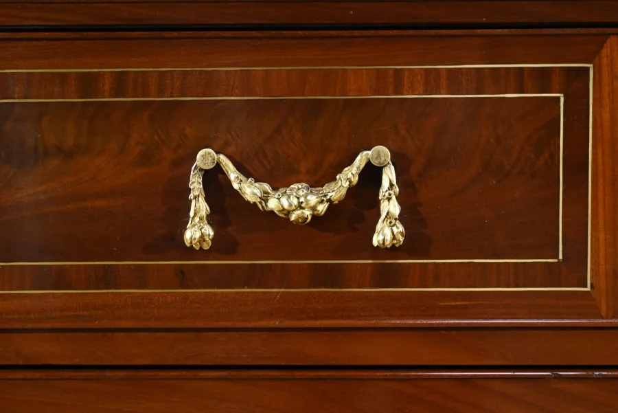 CÓMODA DE LA ÉPOCA LUIS XVI