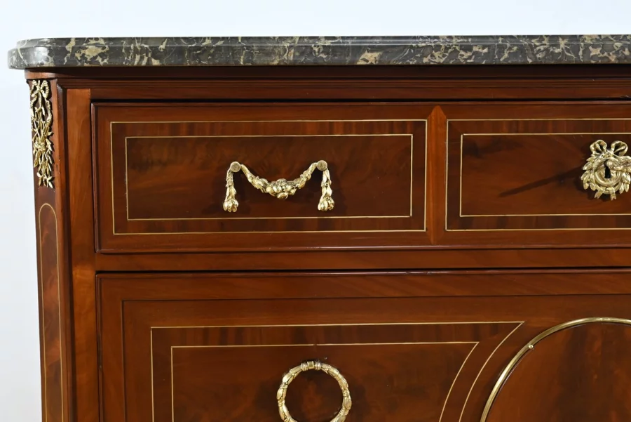 CÓMODA DE LA ÉPOCA LUIS XVI