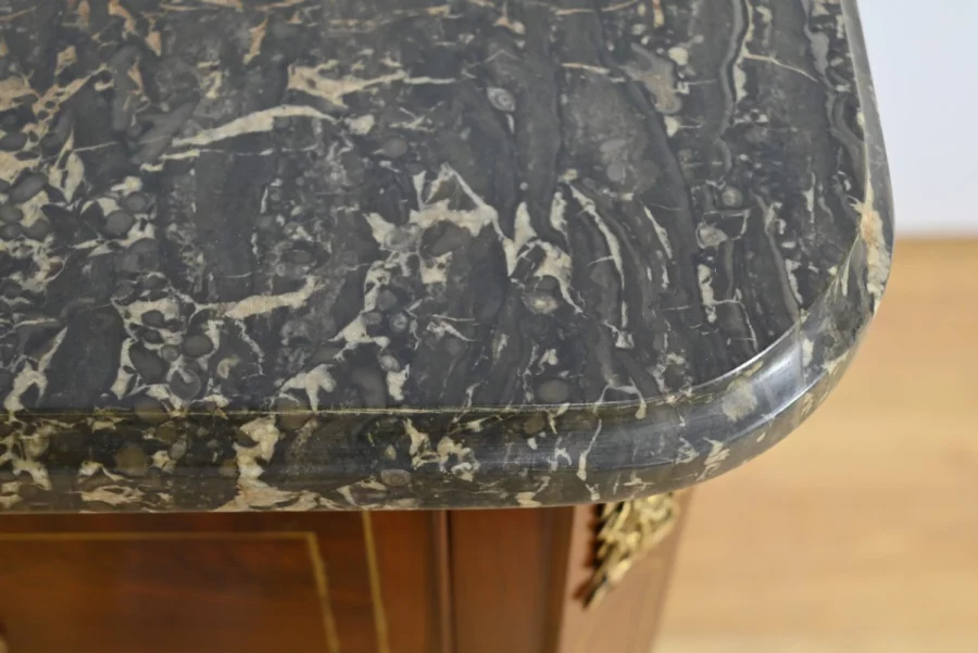 CÓMODA DE LA ÉPOCA LUIS XVI