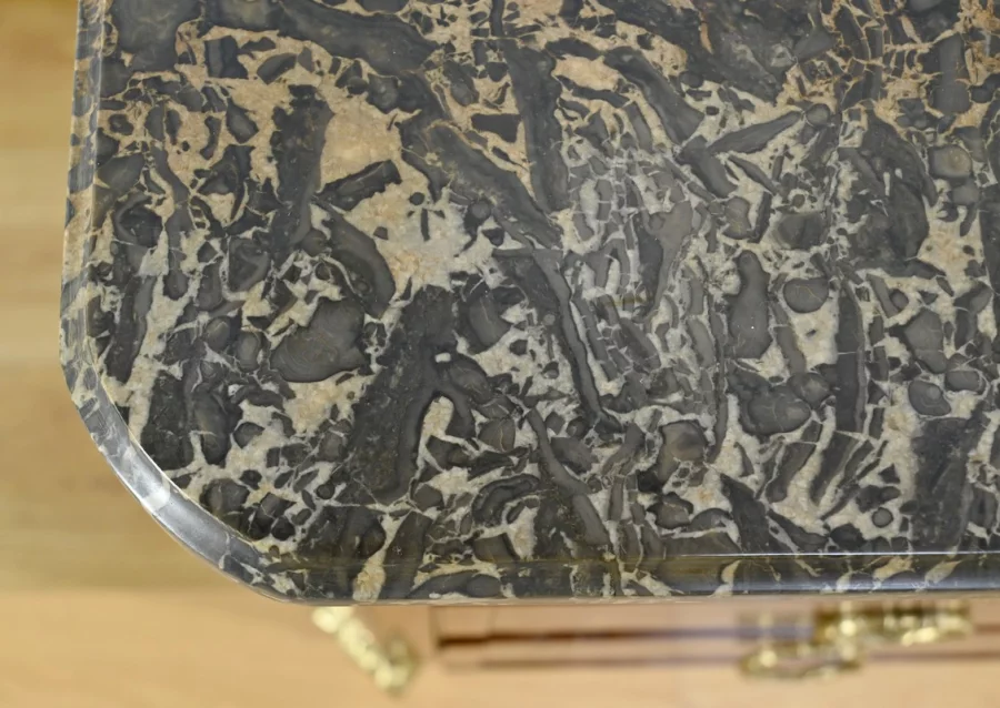 CÓMODA DE LA ÉPOCA LUIS XVI