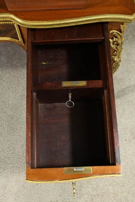 ESCRITORIO ESTILO LUIS XV