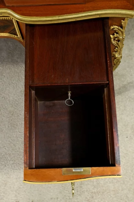 ESCRITORIO ESTILO LUIS XV