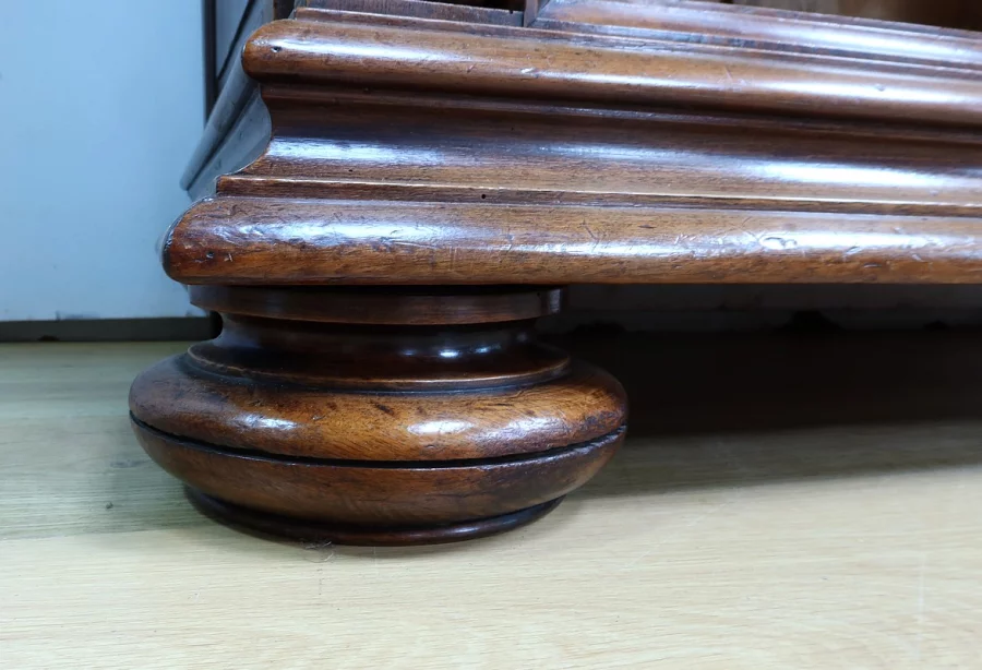 CÓMODA ESTILO RENACIMIENTO