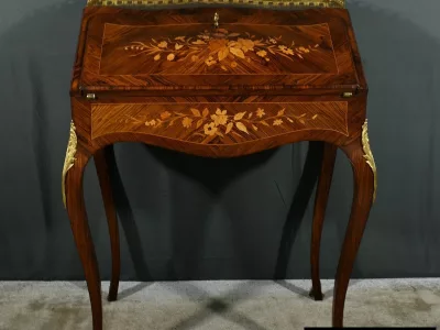 SCHREIBTISCH IM LOUIS XV-STIL