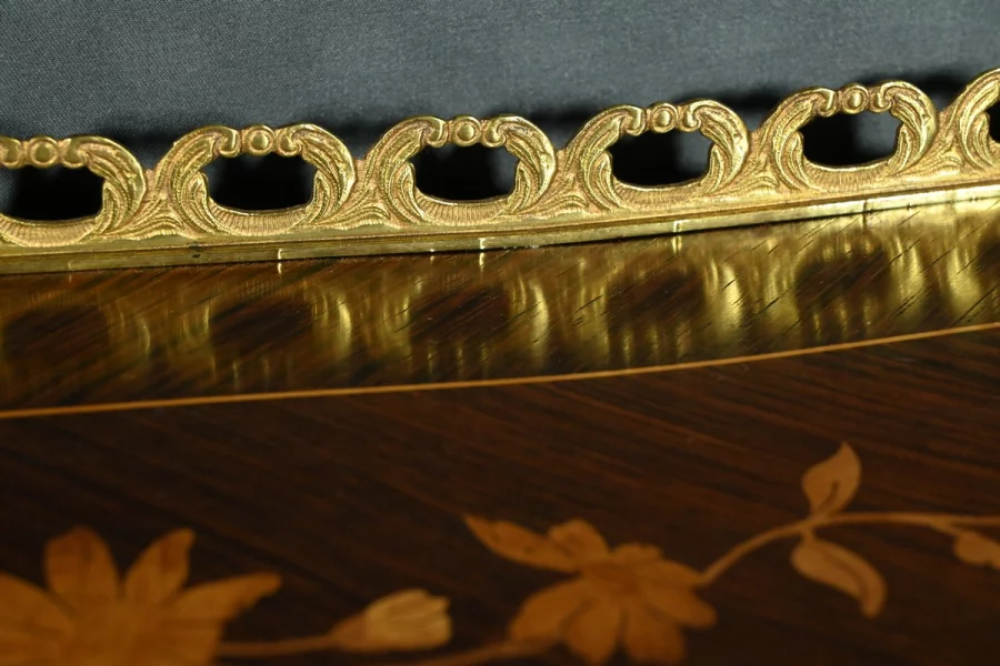 SCHREIBTISCH IM LOUIS XV-STIL