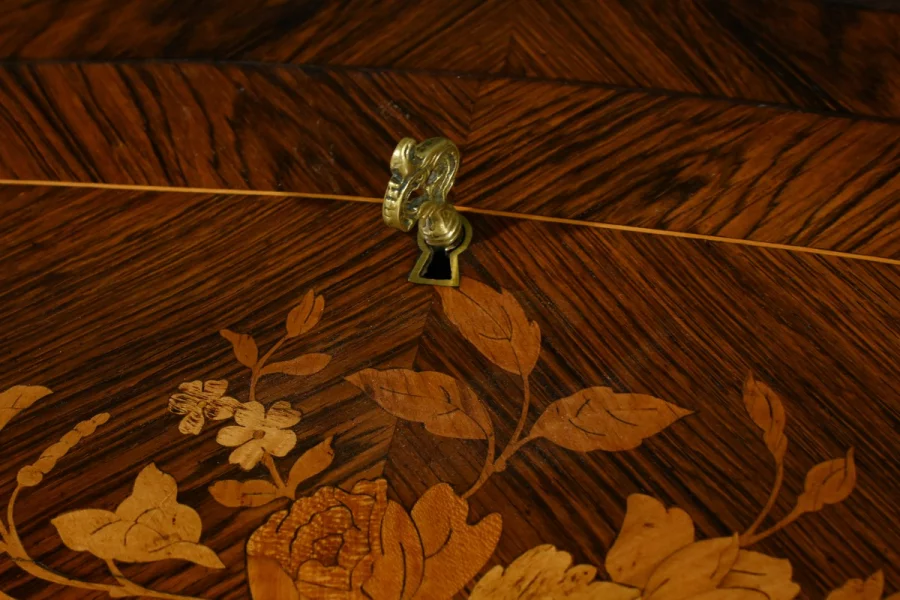 SCHREIBTISCH IM LOUIS XV-STIL