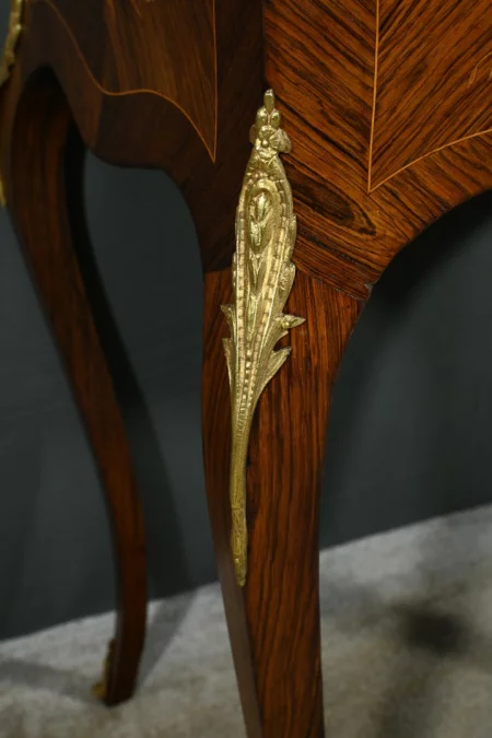 SCHREIBTISCH IM LOUIS XV-STIL