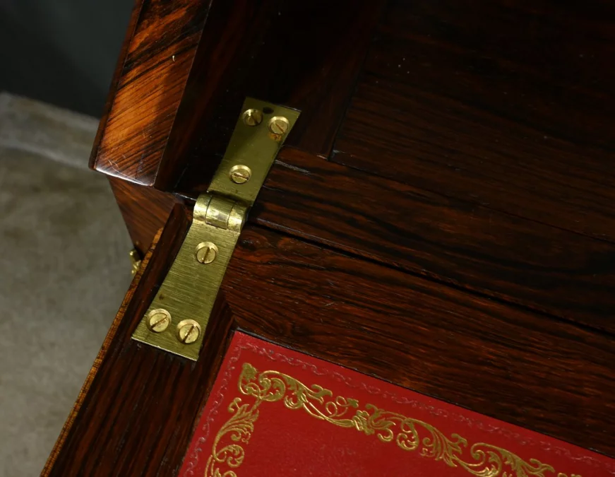 SCHREIBTISCH IM LOUIS XV-STIL