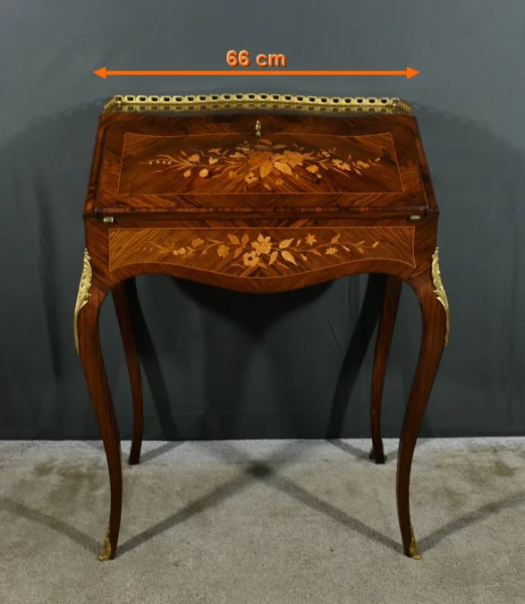 SCHREIBTISCH IM LOUIS XV-STIL