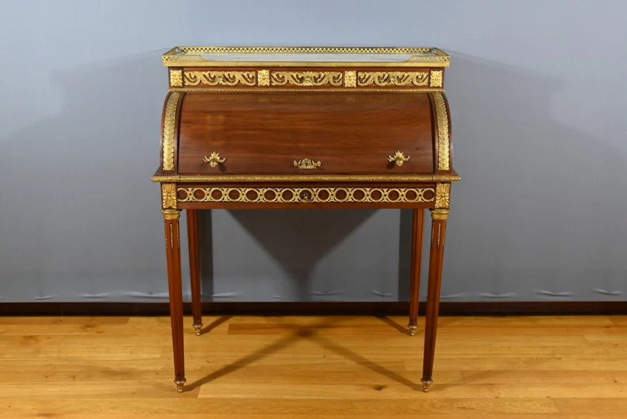 ESCRITORIO CON TAPA CILINDRICA ESTILO LUIS XVI