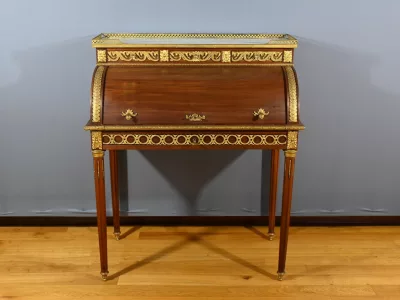 ESCRITORIO CON TAPA CILINDRICA ESTILO LUIS XVI