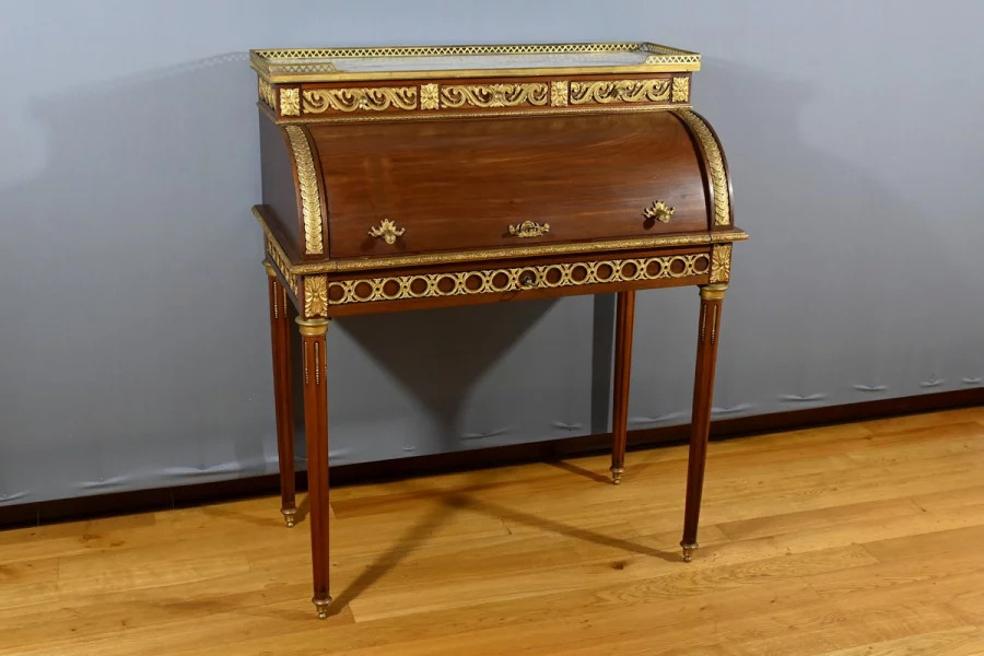 ESCRITORIO CON TAPA CILINDRICA ESTILO LUIS XVI