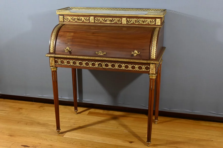 ESCRITORIO CON TAPA CILINDRICA ESTILO LUIS XVI