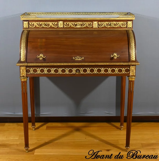 ESCRITORIO CON TAPA CILINDRICA ESTILO LUIS XVI