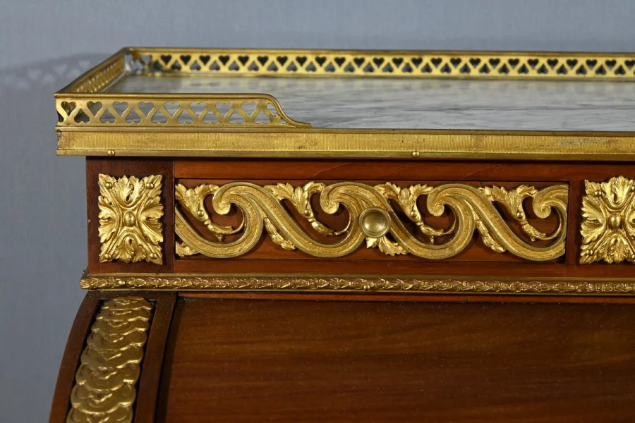 ESCRITORIO CON TAPA CILINDRICA ESTILO LUIS XVI