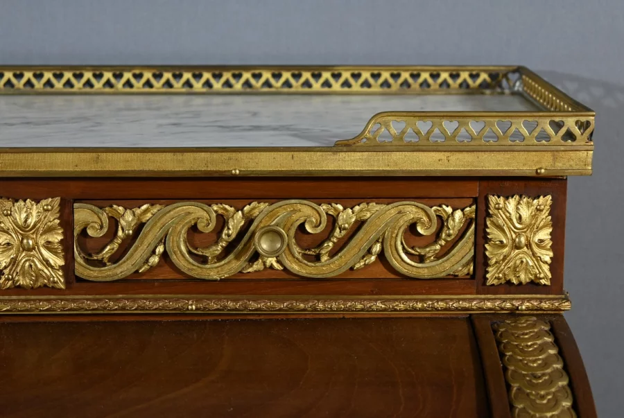 ESCRITORIO CON TAPA CILINDRICA ESTILO LUIS XVI