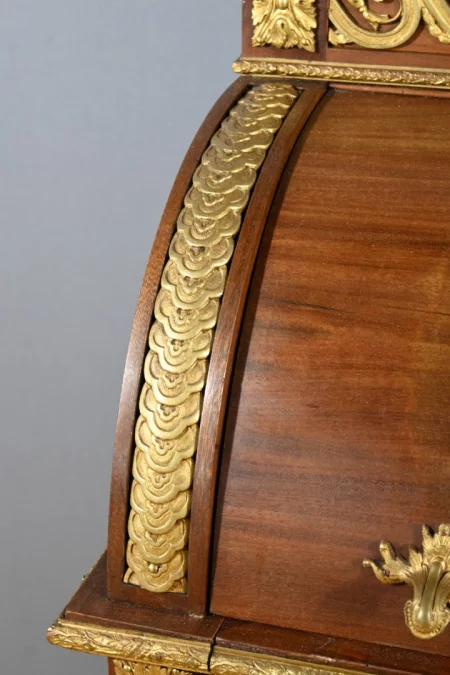 ESCRITORIO CON TAPA CILINDRICA ESTILO LUIS XVI