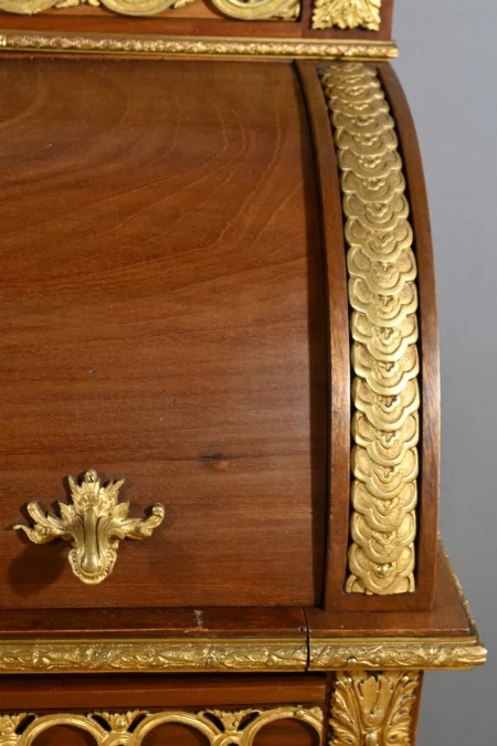 ESCRITORIO CON TAPA CILINDRICA ESTILO LUIS XVI