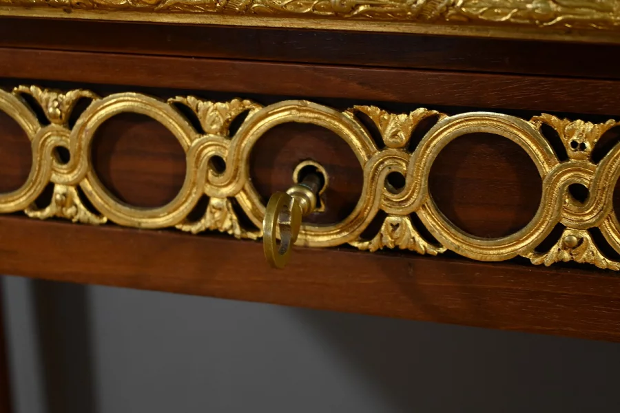 ESCRITORIO CON TAPA CILINDRICA ESTILO LUIS XVI