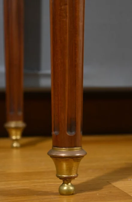 ESCRITORIO CON TAPA CILINDRICA ESTILO LUIS XVI