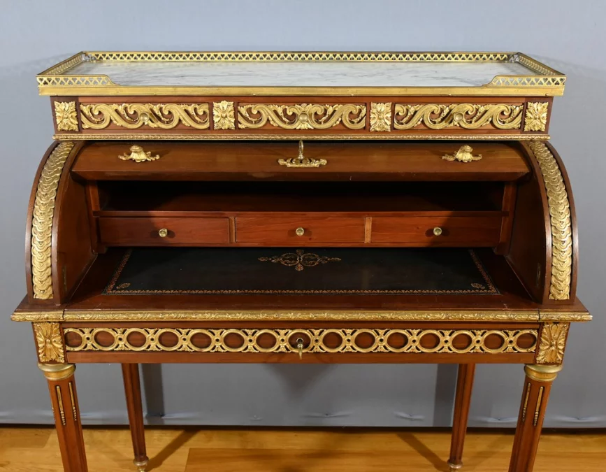 ESCRITORIO CON TAPA CILINDRICA ESTILO LUIS XVI