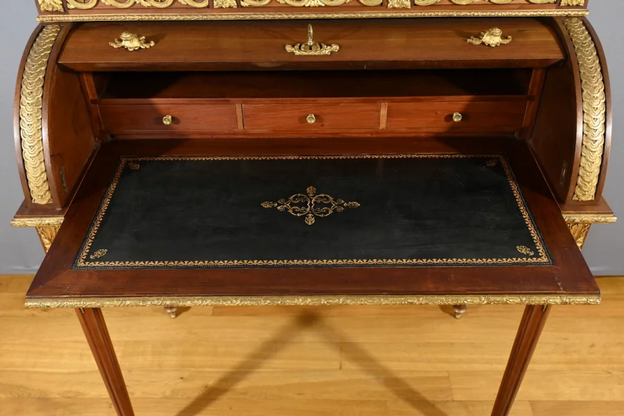 ESCRITORIO CON TAPA CILINDRICA ESTILO LUIS XVI