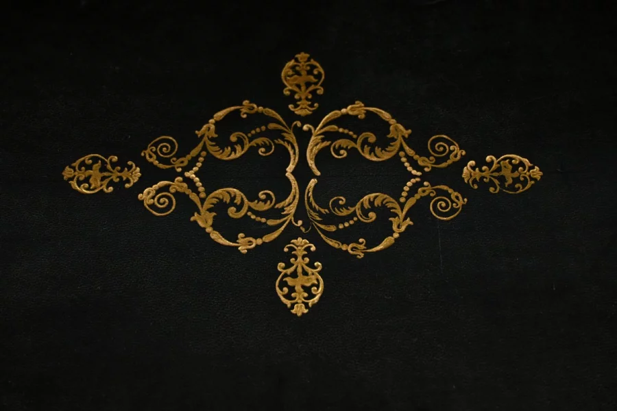 ESCRITORIO CON TAPA CILINDRICA ESTILO LUIS XVI