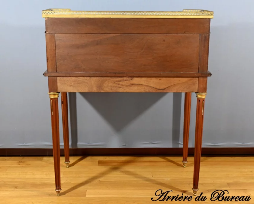 ESCRITORIO CON TAPA CILINDRICA ESTILO LUIS XVI