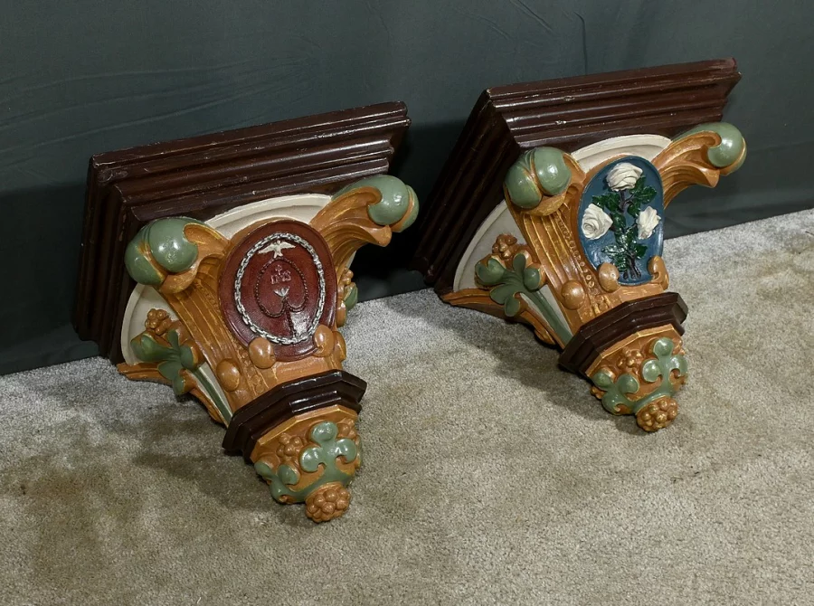 PAREJA DE ESTANTES DE PARED ESTILO BARROCO