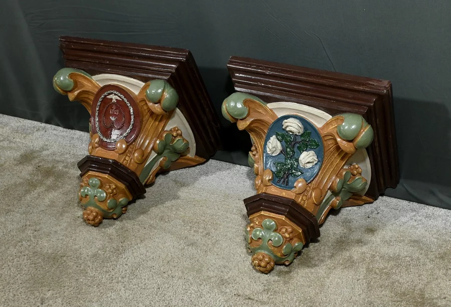 PAREJA DE ESTANTES DE PARED ESTILO BARROCO