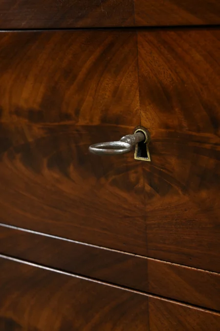 Commode de Toilette en placage de Ronce d’Acajou, Style Louis-Philippe – Fin XIXe