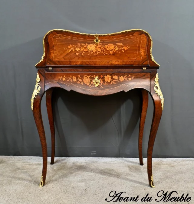 Schreibtisch im Louis XV-Stil