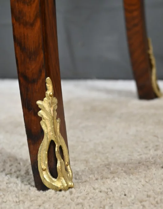 Schreibtisch im Louis XV-Stil