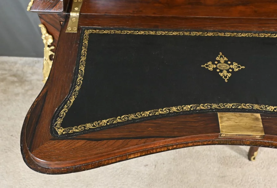 Schreibtisch im Louis XV-Stil