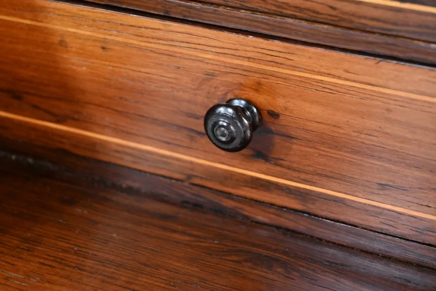 Schreibtisch im Louis XV-Stil