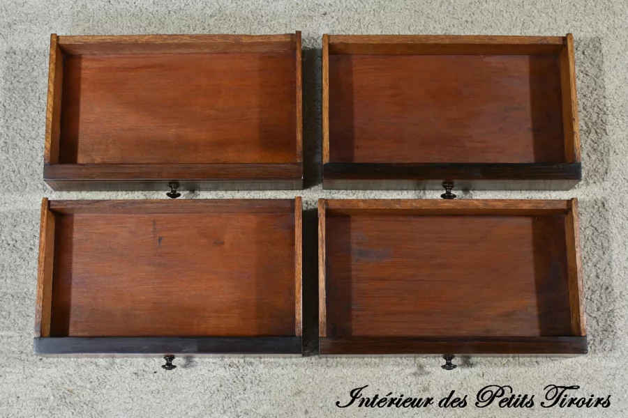 Schreibtisch im Louis XV-Stil