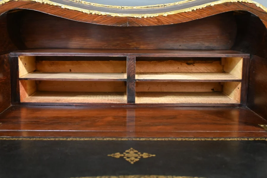 Schreibtisch im Louis XV-Stil