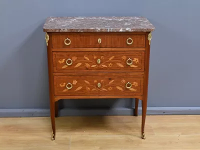 KOMMODE AUS MAHAGONI