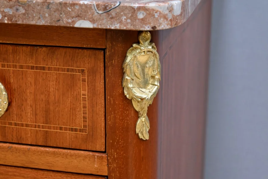 Petite Commode en Acajou Blond – Début XXe