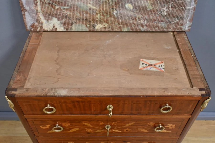 Petite Commode en Acajou Blond – Début XXe