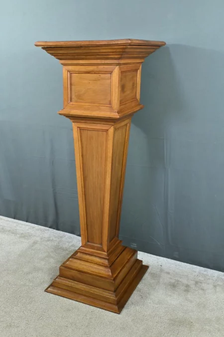 БОЛЬШАЯ ПОДСТАВКА ИЗ ОРЕХА